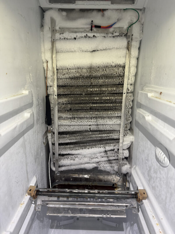 The evaporator is frozen. I'm using a steamer to remove all the ice and realize that the heater isn't working.