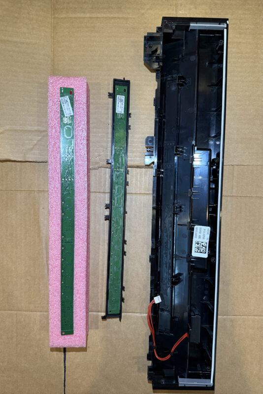 Comparison of control boards: The new one is on the left, and the old one is on the right. The old board has slight discoloration, but that’s not the cause of the malfunction.