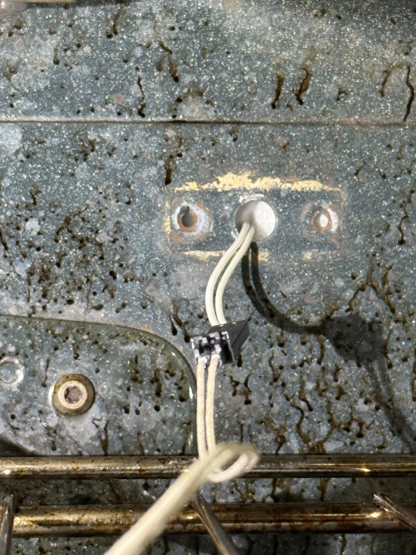 Connected temperature sensor connector.